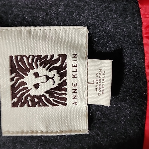 Coat - Picture 2 of 7